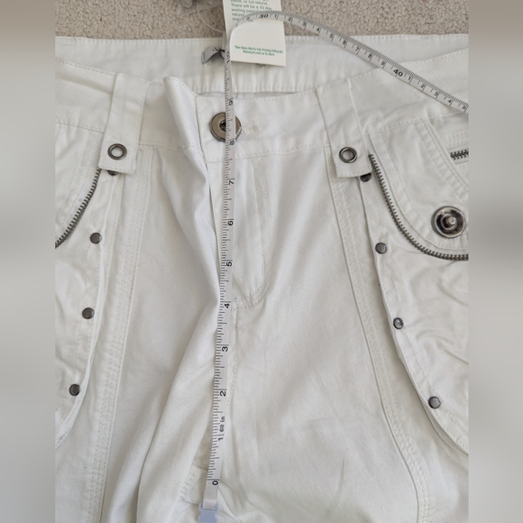 Style & Co. White Capris with Button Details - Picture 4 of 8